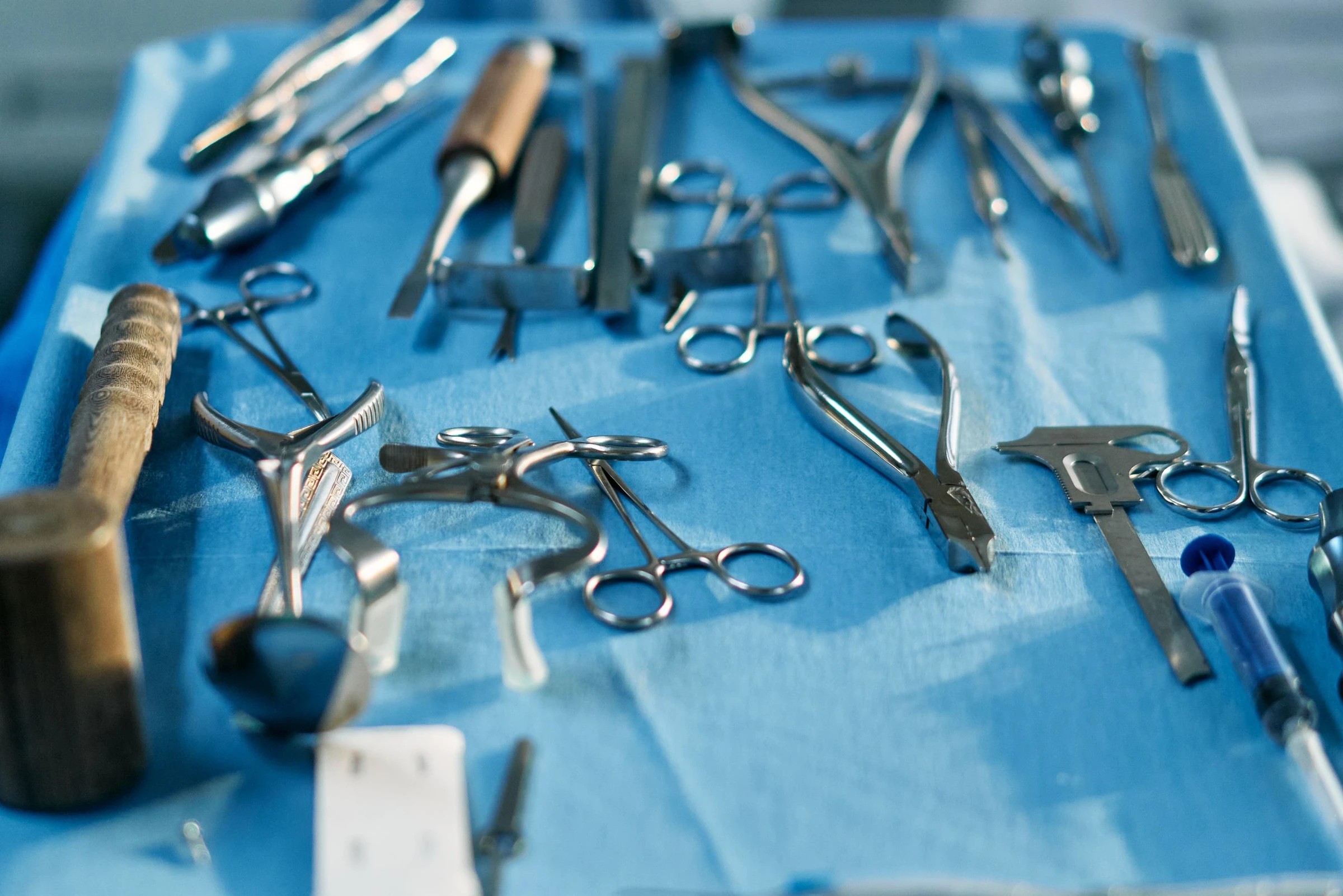 Surgical instruments — medical device illustration